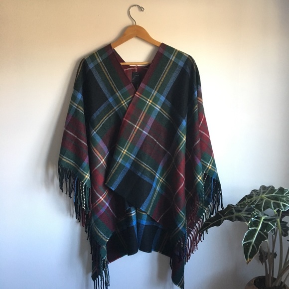 V. FRAAS Accessories - NWT Plaid Oversized Sweater Wrap / Shawl